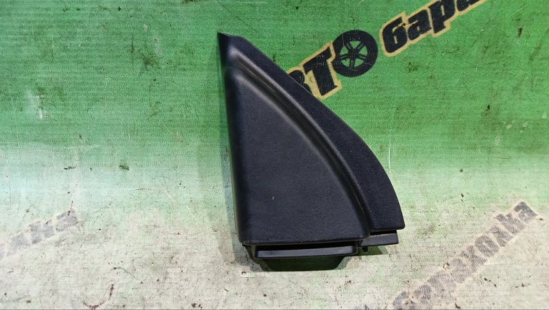 Уголок двери Toyota Corolla Fielder NZE144 1NZ-FE 2010 передний левый