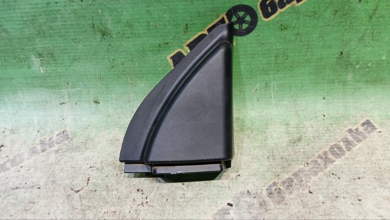 Уголок двери Toyota Corolla Fielder NZE144 1NZ-FE 2010 передний правый