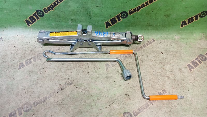 Поддомкратник Toyota Progres JCG10 1JZ-GE 1998