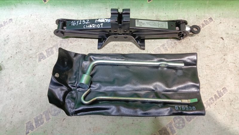 Поддомкратник Mitsubishi Chariot Grandis N86W 6G72 1999