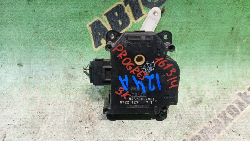 Сервопривод заслонок печки TOYOTA PROGRES JCG10 1JZ-GE 1998 (б/у)