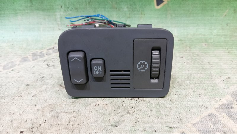 Кнопка TOYOTA CROWN MAJESTA JZS155 2JZ-GE 1996 (б/у)