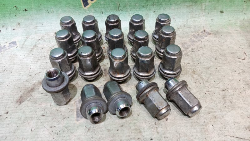 Гайка на колесо TOYOTA CROWN JZS175 2JZ-FSE 2000 (б/у)