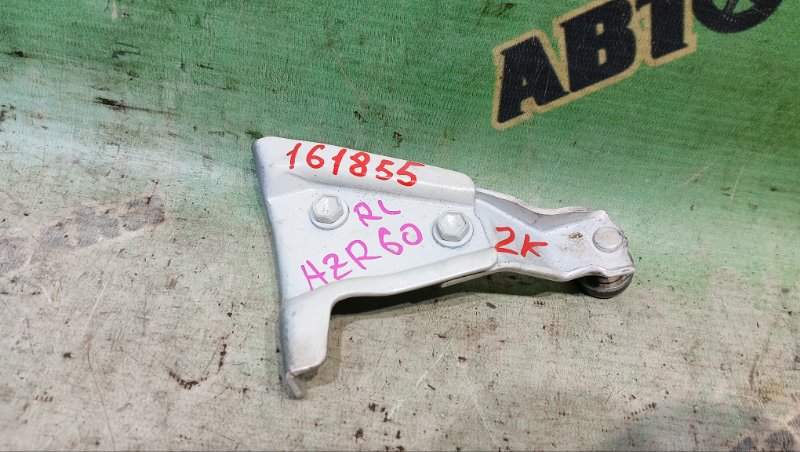Ролик раздвижной двери TOYOTA NOAH AZR60 задний левый (б/у)