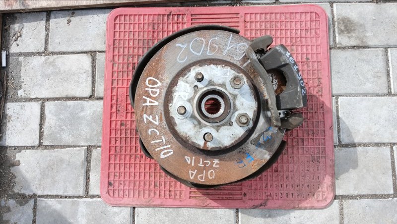 Ступица TOYOTA OPA ZCT10 1ZZ-FE 2001 передняя правая (б/у)