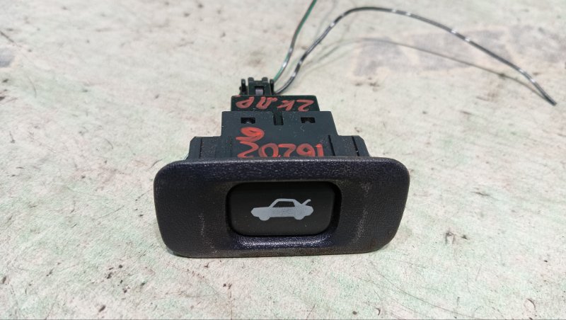 Кнопка открывания багажника TOYOTA CROWN JZS151 1JZ-GE 1999 (б/у)