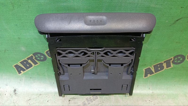 Подстаканник MITSUBISHI DELICA PE8W 4M40 1997 (б/у)