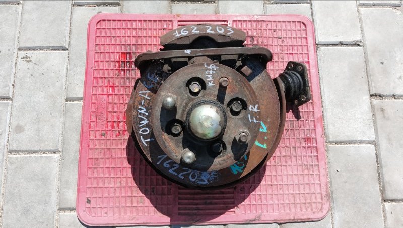 Ступица TOYOTA TOWN ACE KM75 7K-E 1999 передняя правая (б/у)