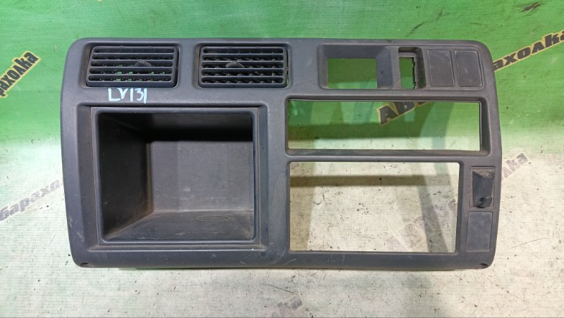 Консоль магнитофона TOYOTA DYNA LY131 (б/у)