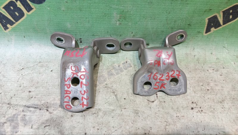 Петля дверная TOYOTA COROLLA SPACIO NZE121 1NZ-FE 2002 передняя правая (б/у)