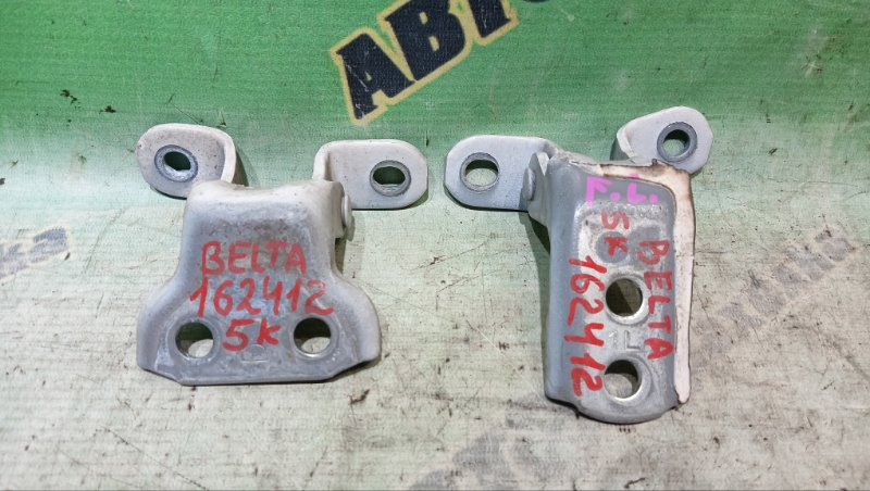 Петля дверная TOYOTA BELTA KSP92 1KR -FE 2006 передняя левая (б/у)