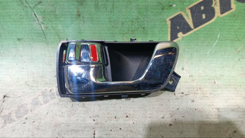 Ручка двери внутренняя MITSUBISHI CHARIOT GRANDIS N86W 6G72 1999 передняя левая (б/у)