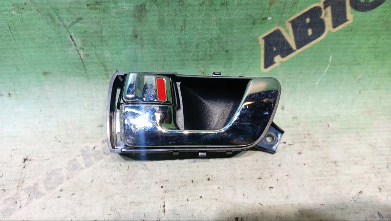 Ручка двери внутренняя MITSUBISHI CHARIOT GRANDIS N86W 6G72 1999 задняя левая (б/у)
