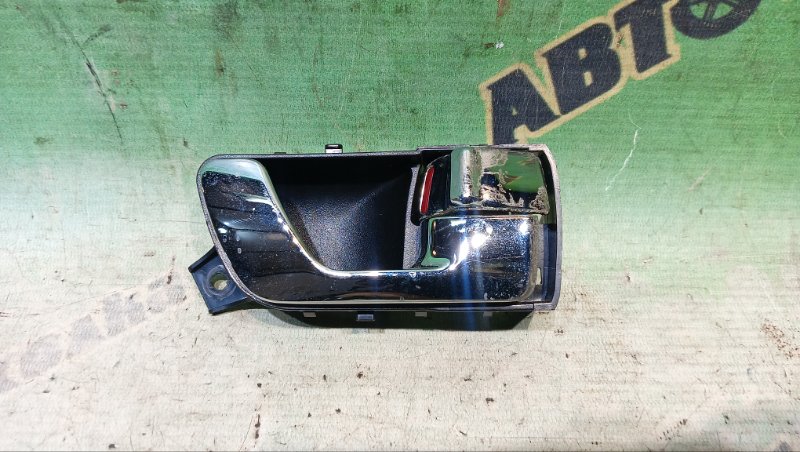 Ручка двери внутренняя MITSUBISHI CHARIOT GRANDIS N86W 6G72 1999 задняя правая (б/у)