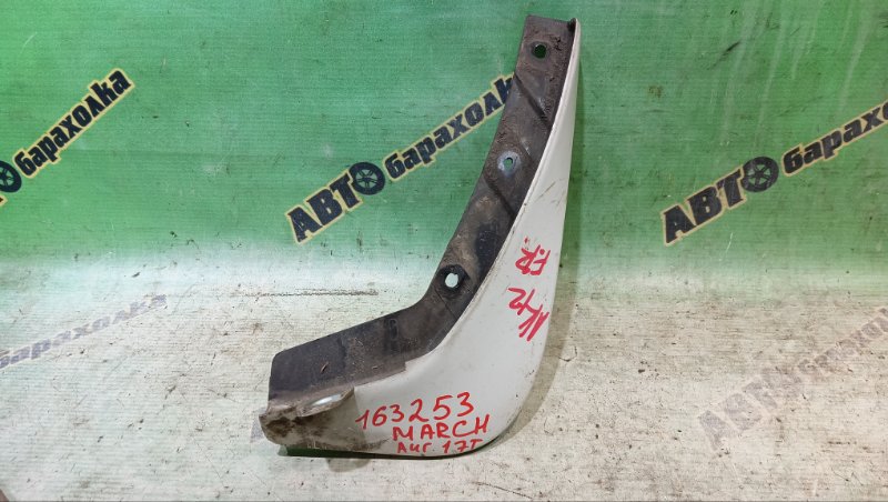 Брызговик NISSAN MARCH AK12 передний правый (б/у)