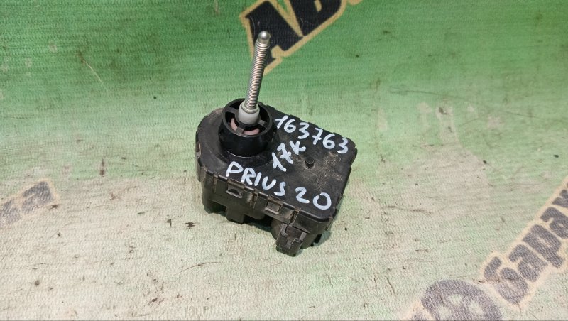 КОРРЕКТОР ФАРЫ TOYOTA PRIUS NHW20 (б/у)