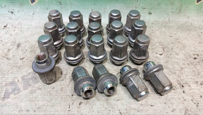 Гайка на колесо TOYOTA CROWN JZS171 1JZ-GE 2000 (б/у)