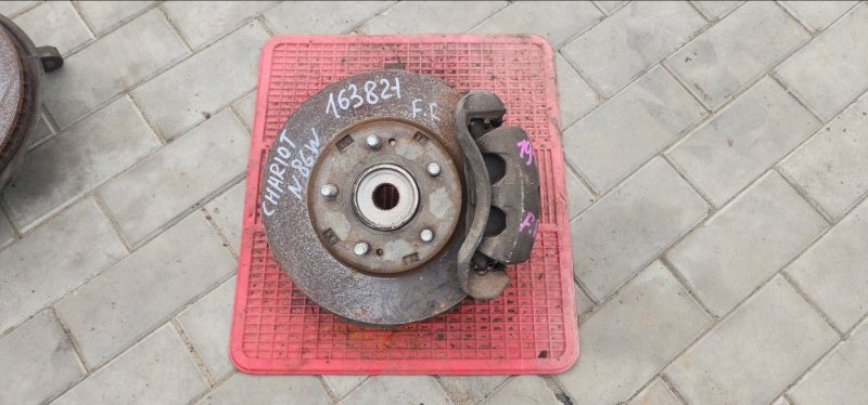 Ступица MITSUBISHI CHARIOT GRANDIS N86W 6G72 1999 передняя правая (б/у)