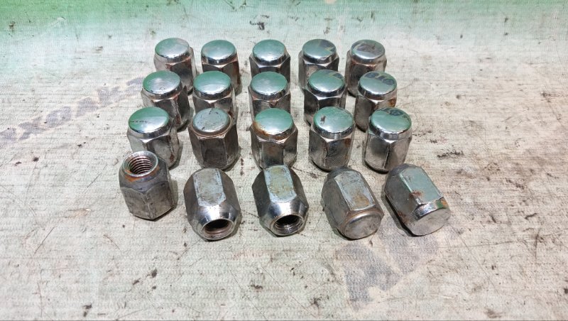 Гайка на колесо TOYOTA PROGRES JCG11 2JZ-FSE 2005 (б/у)