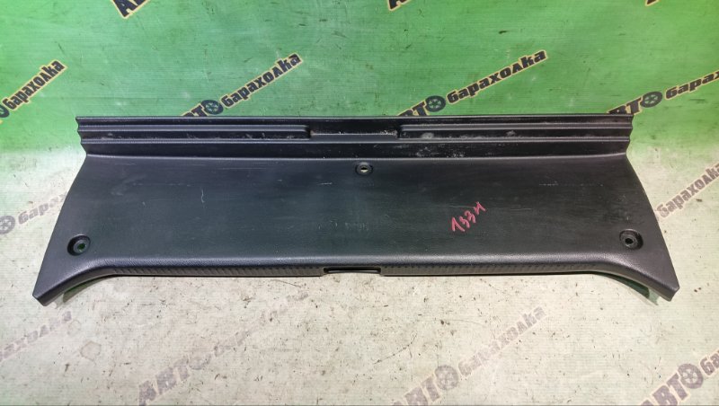 Накладка замка багажника TOYOTA MARK II GX110 1G-FE (BEAMS) 2001 (б/у)