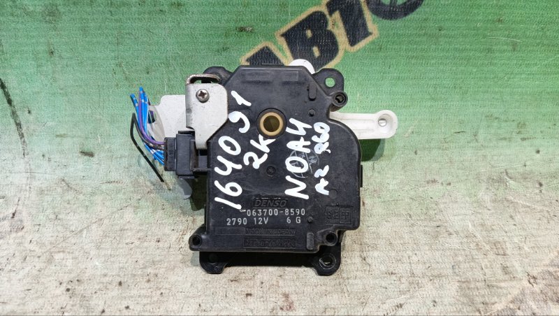 Сервопривод заслонок печки TOYOTA NOAH AZR60 (б/у)