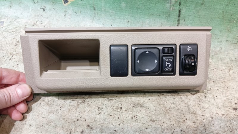 КНОПКА РЕГУЛИРОВКИ ЗЕРКАЛ NISSAN TIIDA LATIO SC11 HR15 2008 (б/у)