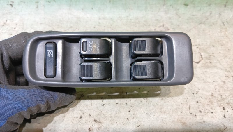 Пульт стеклоподъемника TOYOTA DUET M100A EJ-VE 2003 передний правый (б/у)