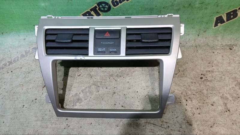 Консоль магнитофона TOYOTA BELTA KSP92 1KR -FE 2006 (б/у)