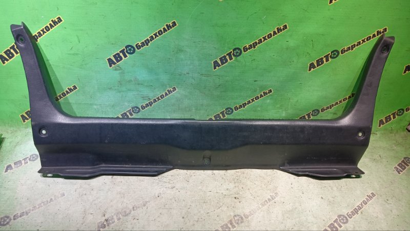 Накладка замка багажника TOYOTA PROGRES JCG11 2JZ-FSE 2005 (б/у)
