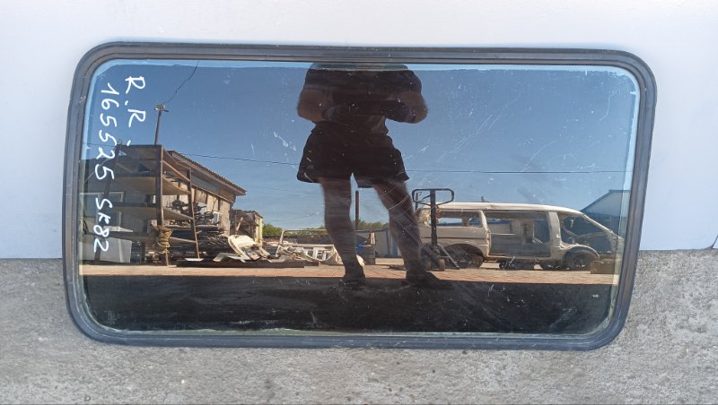 Стекло собачника NISSAN VANETTE SK82MN F8 2002 заднее правое (б/у)