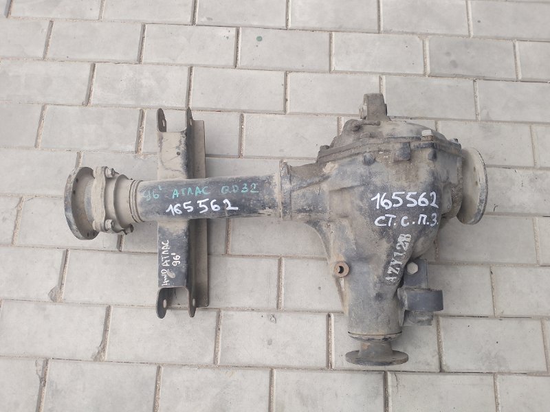 Редуктор NISSAN ATLAS R8F23 QD32 1996 передний (б/у)