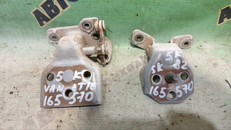 Петля дверная NISSAN VANETTE SK82MN F8 2002 передняя левая (б/у)