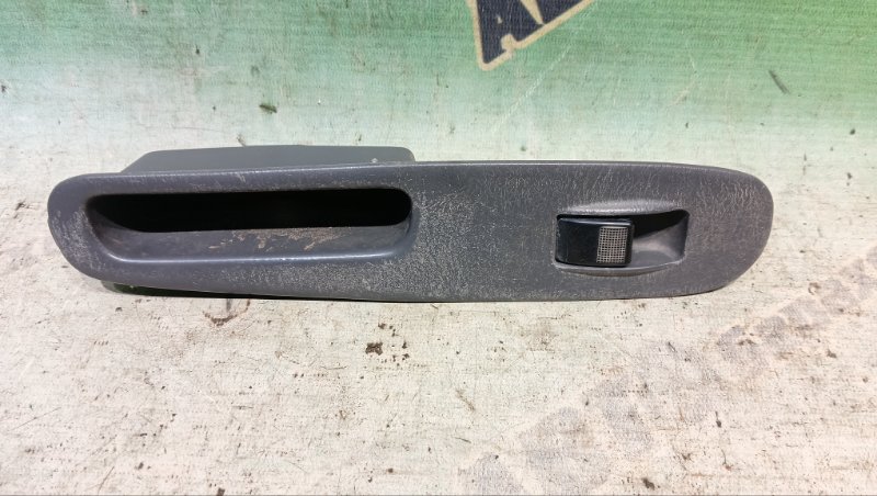 Кнопка стеклоподъемника NISSAN VANETTE SK82MN F8 2002 передняя левая (б/у)
