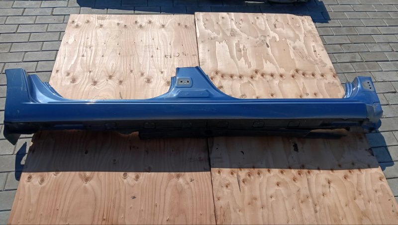 Порог кузова TOYOTA PRIUS NHW20 1NZ-FXE 2005 правый (б/у)