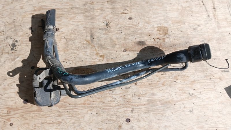 Горловина топливного бака TOYOTA PRIUS NHW20 1NZ-FXE 2005 (б/у)
