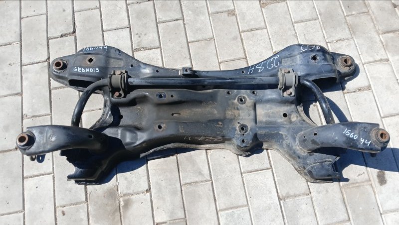 Балка под двс MITSUBISHI GRANDIS NA4W 4G69 2004 (б/у)