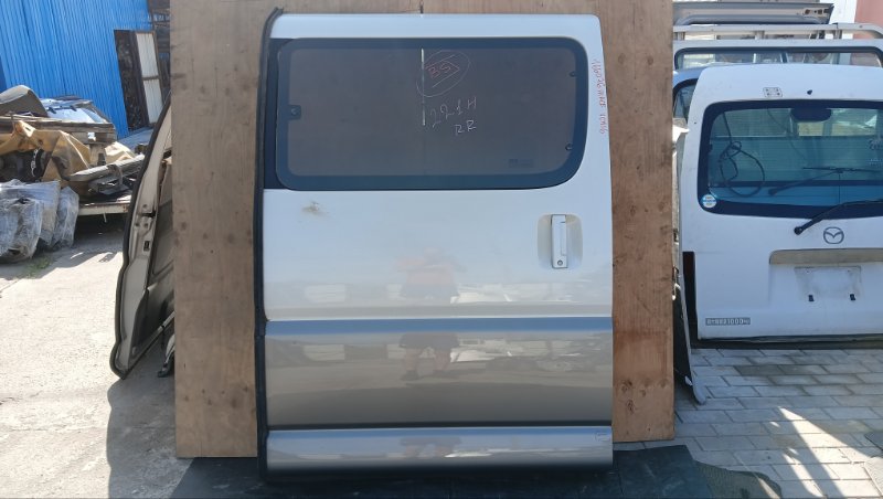 Дверь боковая (раздвижная) TOYOTA GRAND HIACE VCH16 5VZ-FE 1999 задняя правая (б/у)