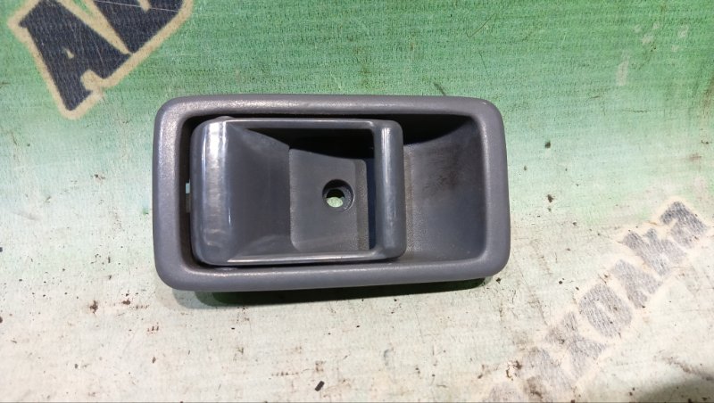 Ручка двери внутренняя MAZDA BONGO SK82V F8 2004 передняя правая (б/у)