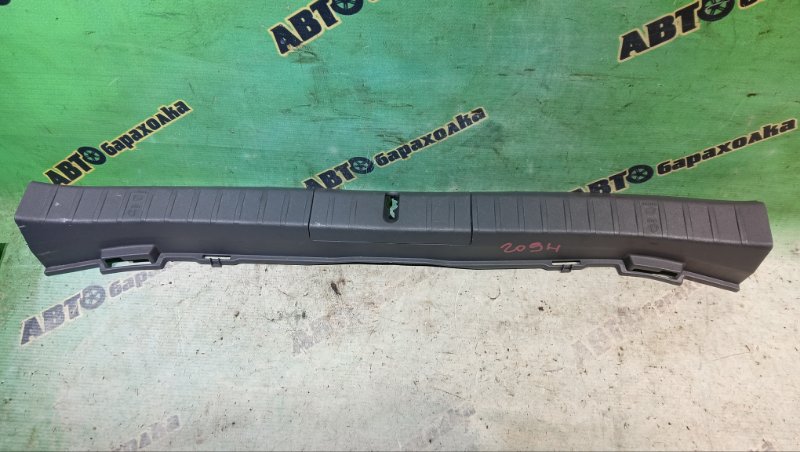 Накладка замка багажника TOYOTA PRIUS NHW20 1NZ-FXE 2005 (б/у)