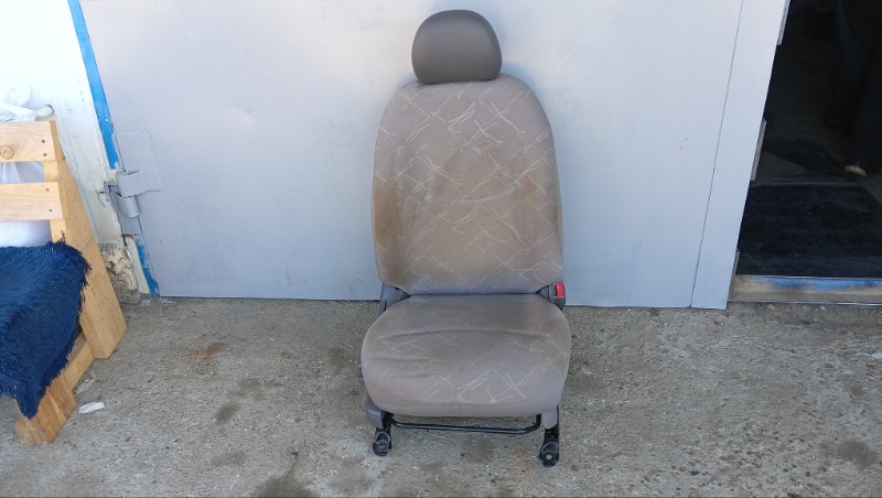 Сидение TOYOTA PLATZ SCP11 1SZ-FE 2001 переднее правое (б/у)