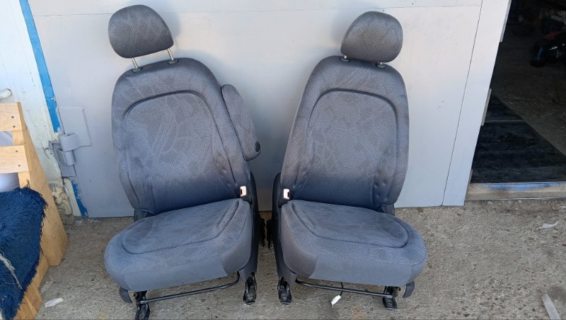 Сидение TOYOTA FUNCARGO NCP20 2NZ-FE 2000 переднее (б/у)