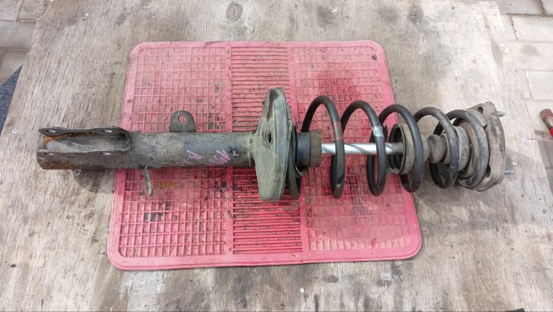 Стойка TOYOTA SPRINTER CARIB AE111G 4A-FE 1997 задняя правая (б/у)