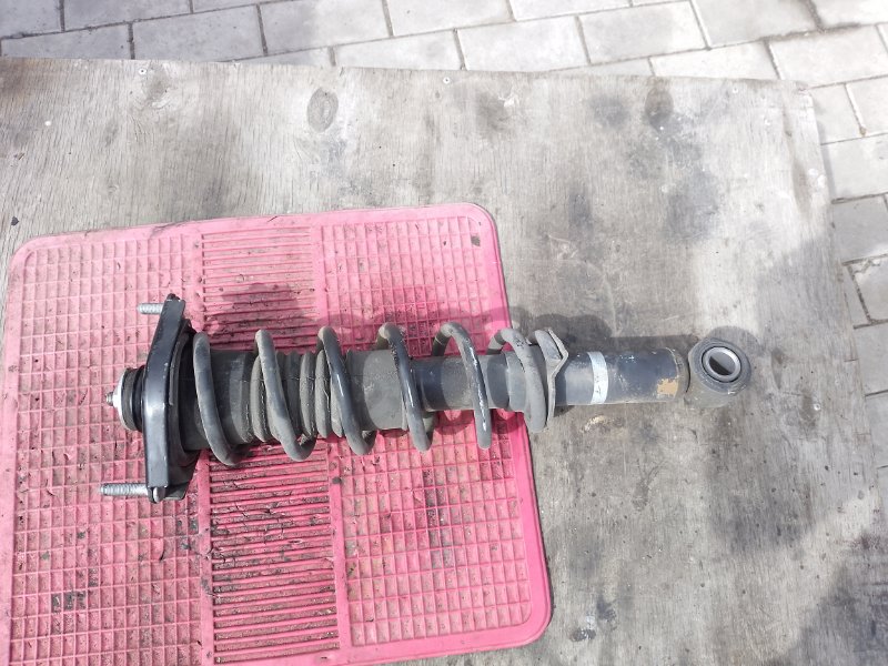 Стойка TOYOTA WISH ZNE10 1ZZ-FE 2005 задняя правая (б/у)