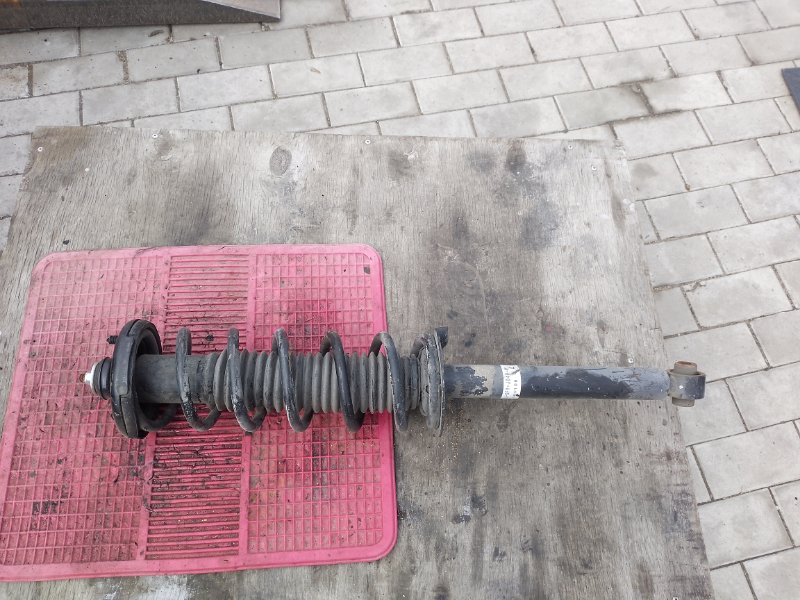 Стойка HONDA INSPIRE UC1 J30A 2006 задняя правая (б/у)