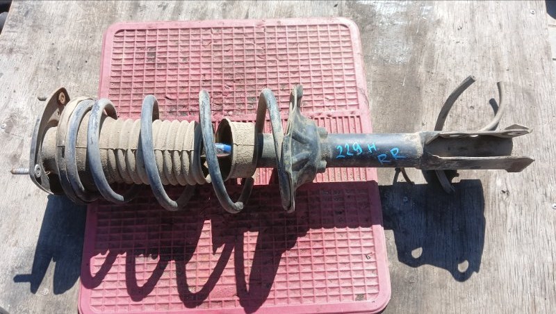 Стойка TOYOTA PLATZ NCP16 2NZ-FE 2000 передняя правая (б/у)
