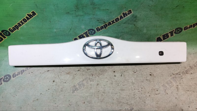 Накладка 5-й двери TOYOTA PRIUS NHW20 1NZ-FXE 2004 (б/у)