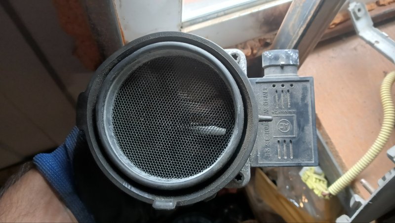 Расходомер воздушный ISUZU BIGHORN UBS26GW 6VE1 1999 (б/у) Расходомер воздушный ISUZU BIGHORN UBS26GW 6VE1 1999 (б/у)