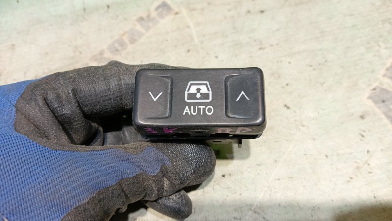 Кнопка TOYOTA HILUX SURF RZN215 3RZ-FE 2002 (б/у)