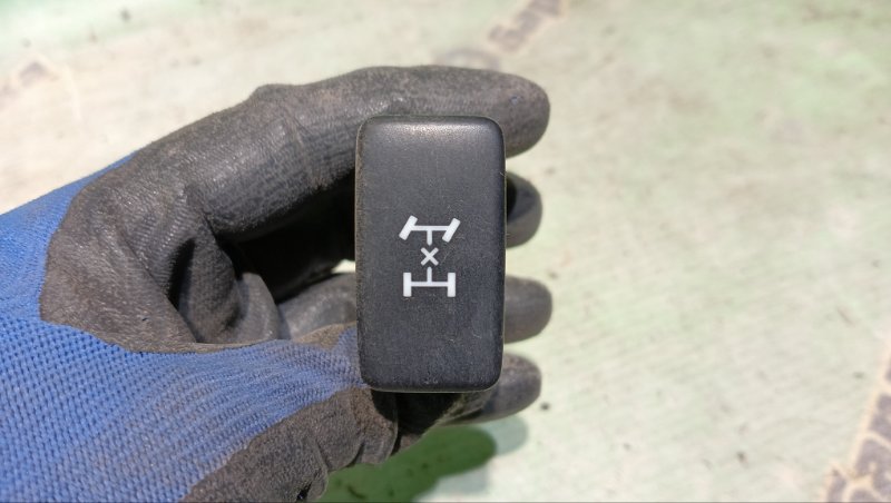 Кнопка TOYOTA HILUX SURF RZN215 3RZ-FE 2002 (б/у)