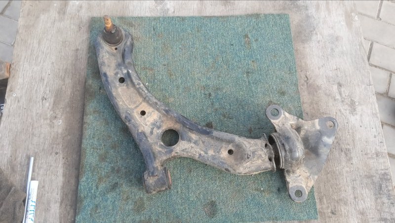 Рычаг HONDA FIT GE6 L13A 2010 передний правый (б/у)